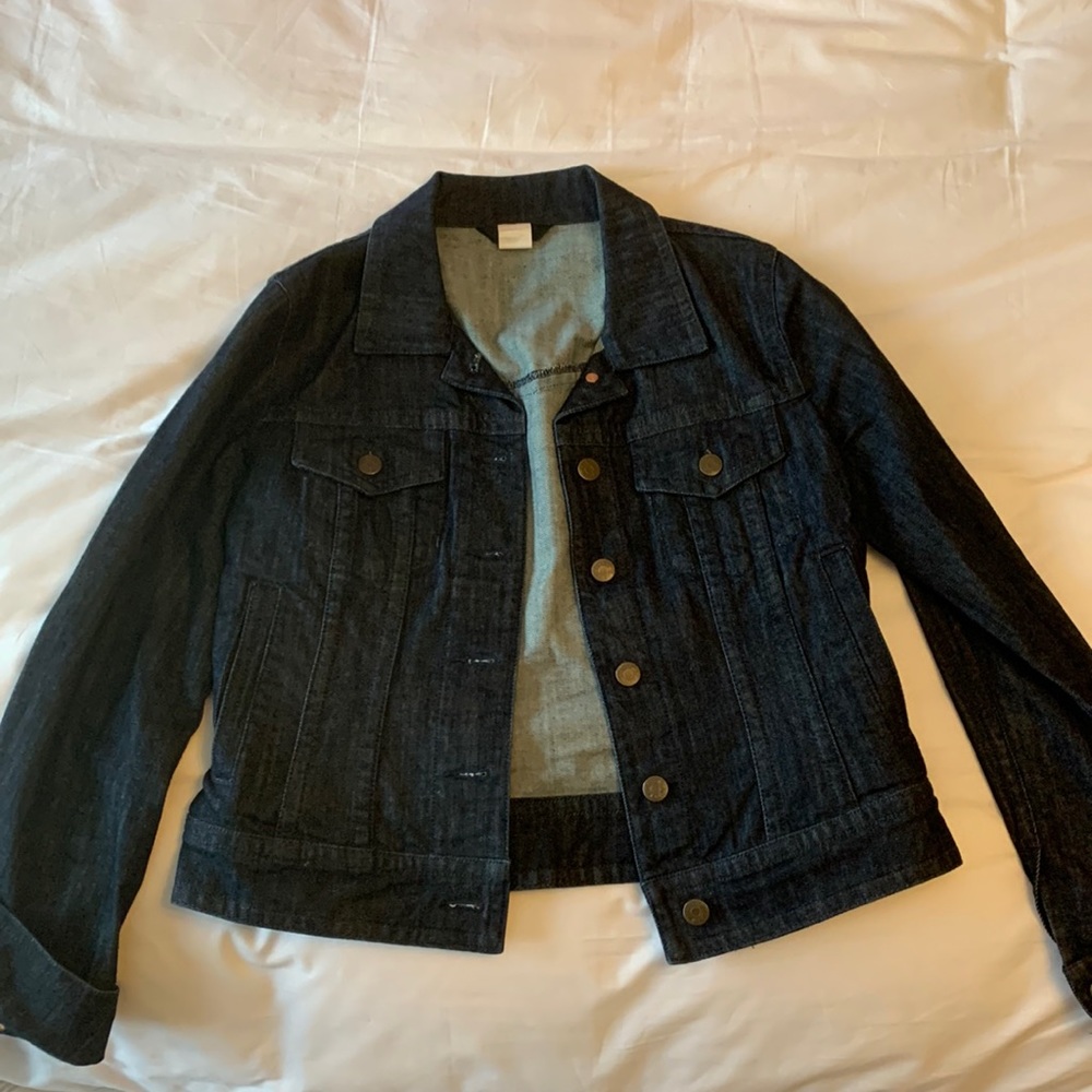 great condition, never worn, fits comfortably